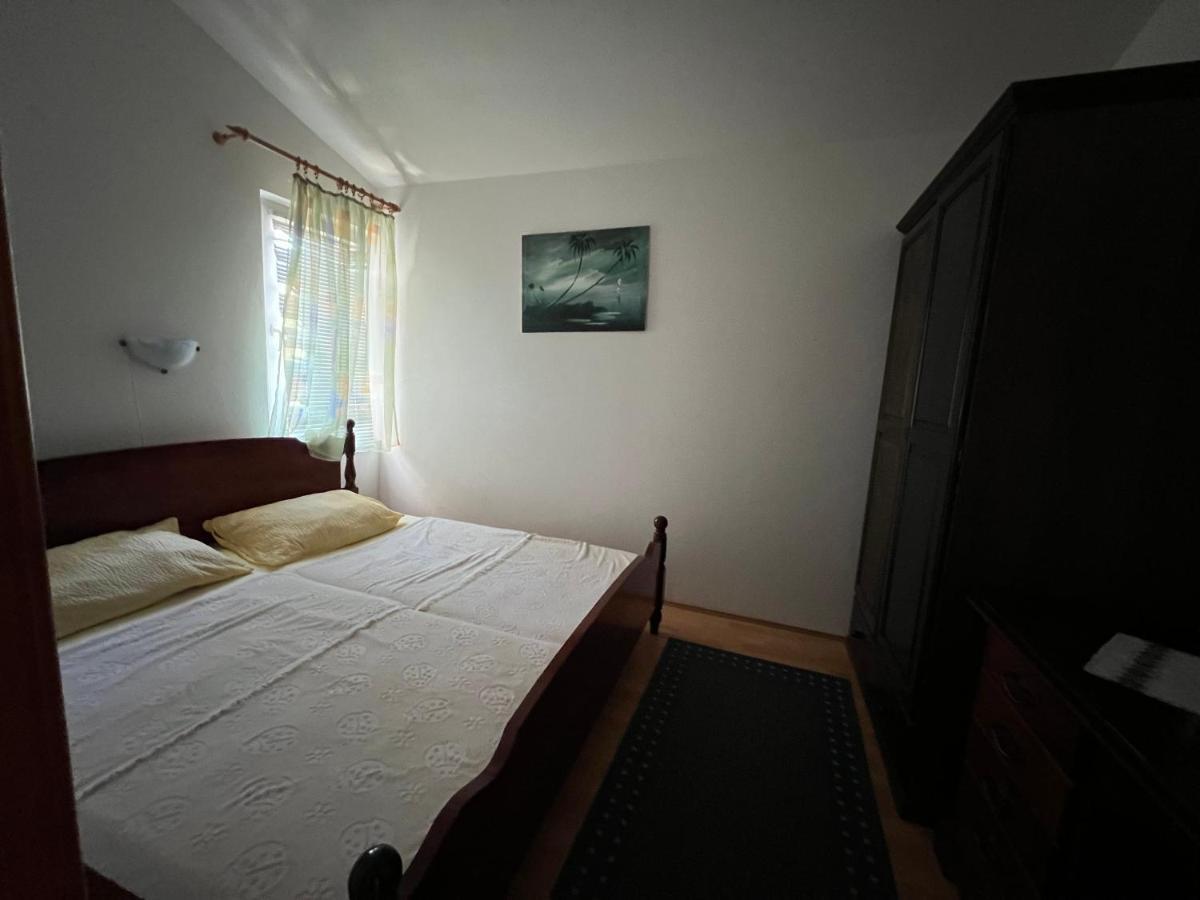 Apartments Akiki Karlobag Eksteriør billede