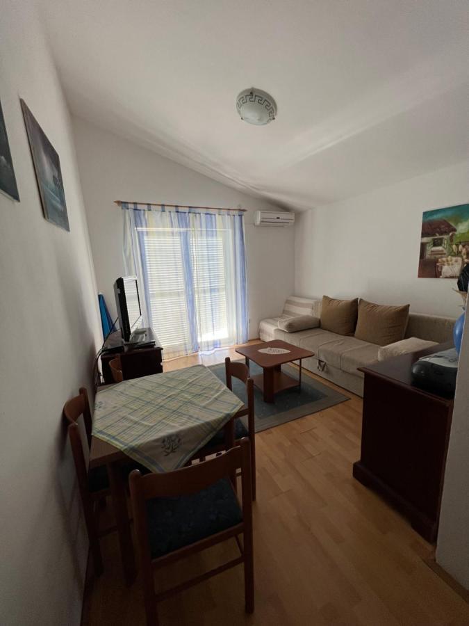 Apartments Akiki Karlobag Eksteriør billede
